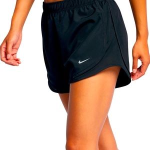 Women’s Black Nike Shorts - Size L - only worn once!🖤✨
